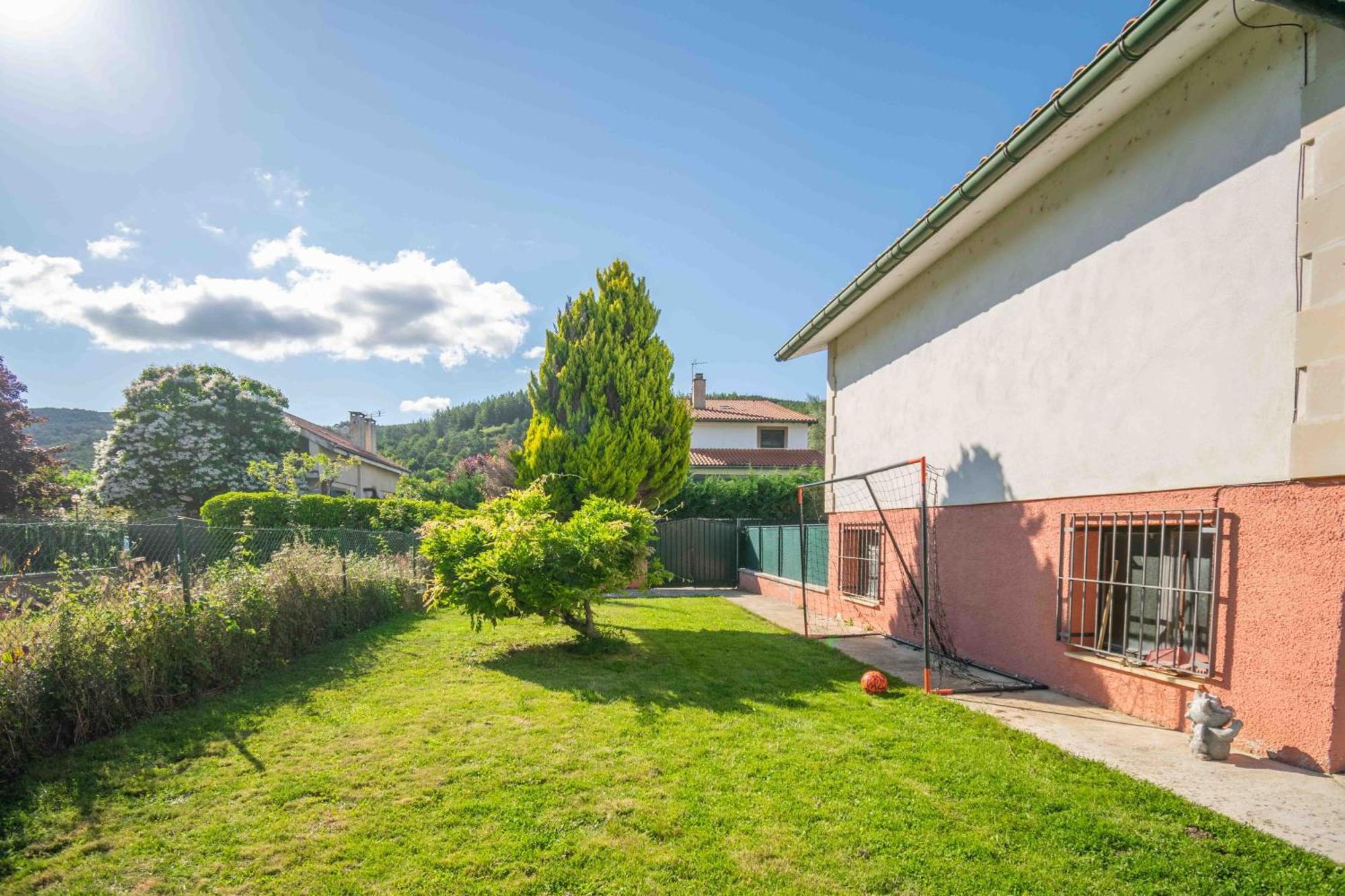 Casa Esteribar, Espacioso Con Jardin Y Barbacoa Proxima A Pamplona Larrasoana
